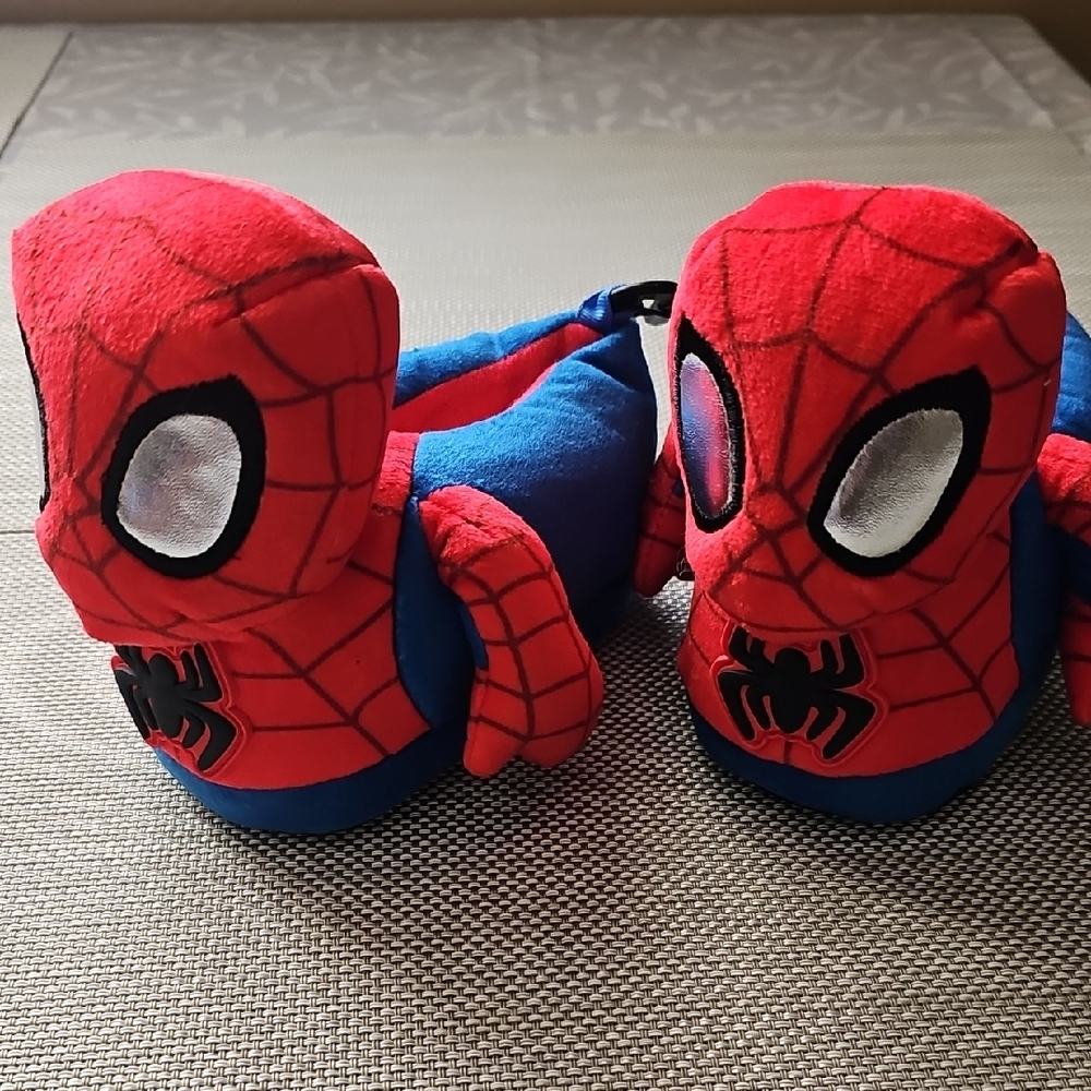 Spider-Man Plush Slippers Size 5/6 New